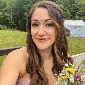 Meet your Posher, Yesenia